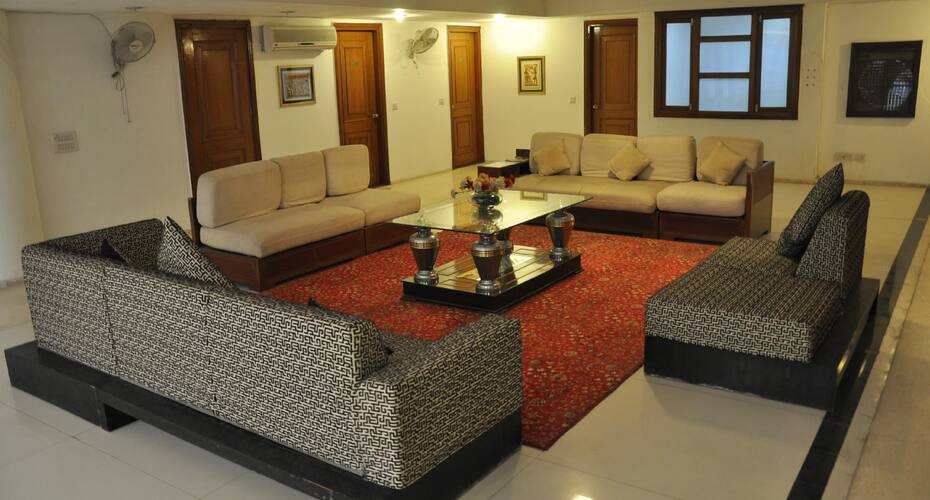 Kshitij Hotel Royale, Gurgaon 2